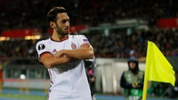 Dua gol Lainnya dilesakkan Hakan Calhanoglu dan Suso. (REUTERS/Heinz-Peter Bader)