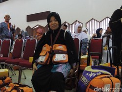 Kisah Haru Neneng: Berangkat Haji Bareng Suami, Pulang Sendiri