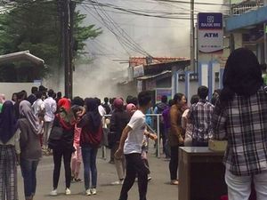 Kebakaran di Dekat Kampus Perbanas Jaksel, 2 Damkar Dikerahkan Kebakaran di Dekat Kampus Perbanas Jaksel, 2 Damkar Dikerahkan
