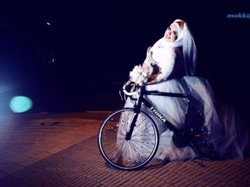 Viral, Foto Hijabers yang Menikah Tanpa Pengantin Pria