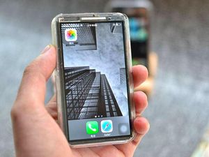 Keren, Pria Ini Bikin Sendiri iPhone X Mini Keren, Pria Ini Bikin Sendiri iPhone X Mini