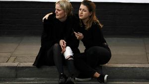 Foto: Ada Ledakan, Begini Situasi di Stasiun Kereta London