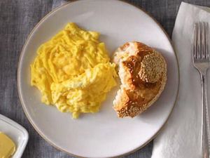 Mau Bikin Scrambled Egg Dalam 40 Detik? Ikuti Cara Chef Ini