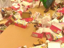 Matahari Tutup Gerai, Begini Keriuhan Pembeli Berebut Diskon