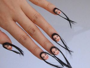 Tren Baru Nail Art: Pakai Rambut dan Wajah Manusia