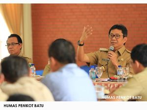 Ditangkap KPK, Walkot Batu Diperiksa di Polda Jatim