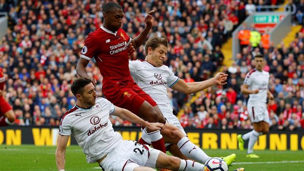 Daniel Sturridge kerap kesulitan menembus pertahanan Burnley FC. (