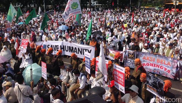 Aksi Bela Rohingya 169 Dibanjiri Massa di Monas