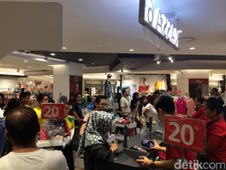 Gerai Mau Ditutup, Matahari Pasaraya Blok M Cuci Gudang