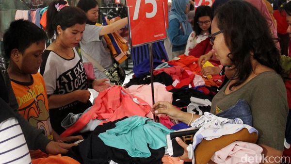 Mau Ditutup Juga, Matahari Pasaraya Manggarai Ramai Pembeli