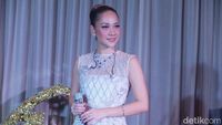 Foto: Cantiknya BCL Tampil Elegan Pakai Gaun Transparan Karya Tex Saverio