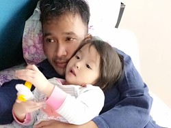 Jelang Liburan Ruben Onsu Nyekar ke Makam Jupe dan Olga Syahputra