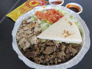 Ini 4 Tempat Makan Rice Platter Timur Tengah yang Sedap