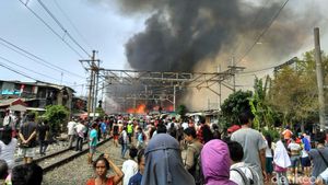 Kebakaran di Belakang Alexis, Warga Berhamburan dan Selamatkan Barang