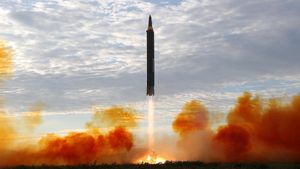Detik-detik Rudal Korut Ditembakkan dan Melesat hingga 3.700 Km