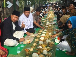 Berlauk Ikan Asin, Bupati Irsyad Sarapan Bareng Ribuan Warga