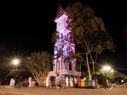 Foto: Wisata Malam Jam Gadang