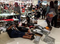 Melihat Para Pemburu Diskon Menyerbu Matahari Manggarai