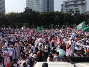 Massa Bela Rohingya Padati Monas, Sejumlah Ruas Jalan Ditutup