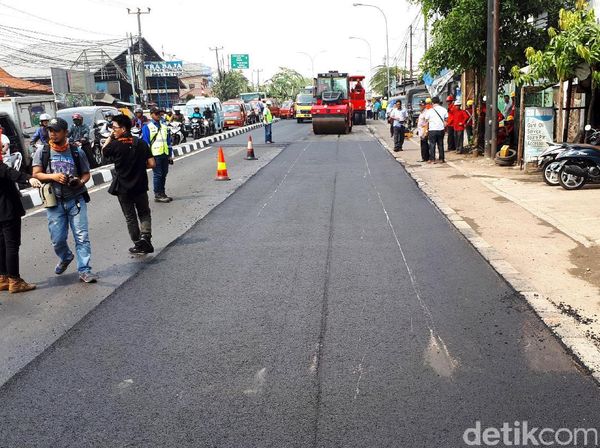 Foto: Ini Dia Aspal Campur Plastik di Bekasi