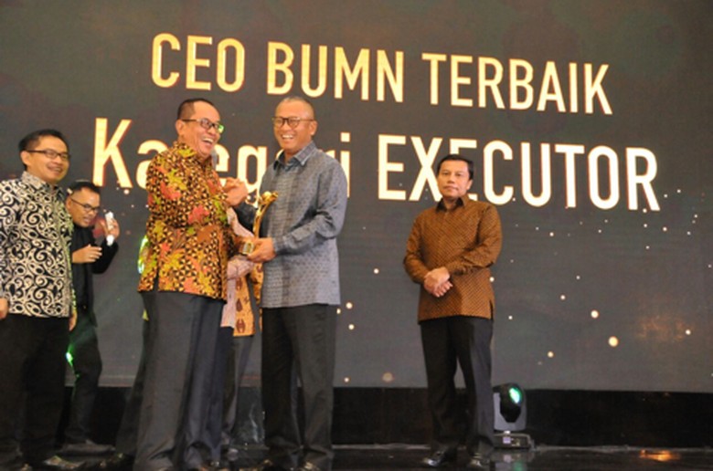 Dirut Bukit Asam Raih Best CEO BUMN Kategori Executor Dirut Bukit Asam Raih Best CEO BUMN Kategori Executor