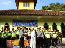 Polisi Perbaiki Masjid yang Terbakar Saat Pemberontakan DI/TII