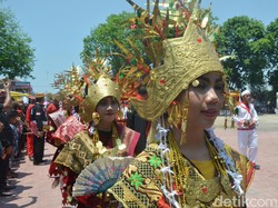 Kirab Agung Prajurit Keraton Se-Nusantara Ditonton Ribuan Orang