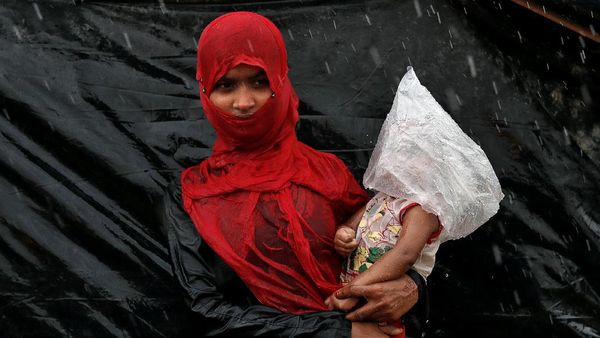 Miris, Begini Penderitaan Kaum Rohingya Kala Hujan Deras