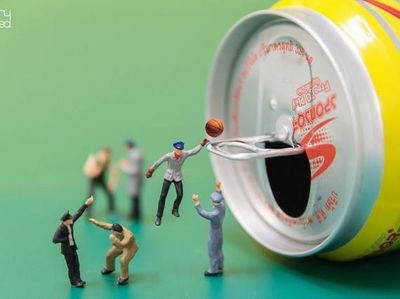 Potret Lucu Keseharian Para Manusia Mini