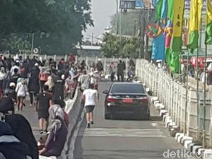 Mobil Pelat Merah Jalan Santai di Busway Sempat Hebohkan CFD Mampang