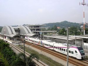 Foto: Aneka Kereta Antar Terminal Bandara di Dunia