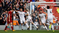 Kendali permainan dipegang Liverpool sedari awal. Tapi justru Burnley mampu mencuri gol lebih dulu lewat Scott Arfield di menit 27. Foto: Phil Noble/Reuters