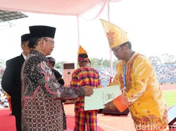 Jokowi Bangga Pengukuhan Pengurus MTA Kenakan Pakaian Adat