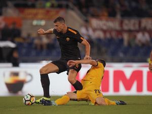 Dua Gol Dzeko Bantu Roma Atasi Verona 3-0
