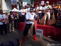 Bawa Sapu Lidi, Saberman Siap Sosialisasi Saber Pungli