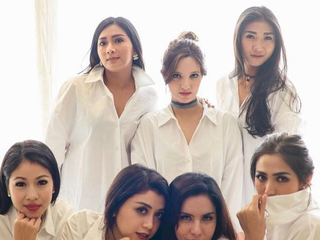 Gaya Nia Ramadhani dan Anggota Girl Squad Pakai Tas Ratusan Juta Rupiah