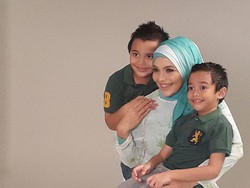 Drama Menyusui Anak Kembar, Lula Kamal Catatkan Rekor 8 Jam Nonstop