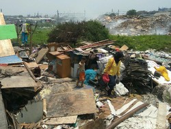 Warga Korban Kebakaran di Belakang Alexis Mengungsi di Tenda Darurat