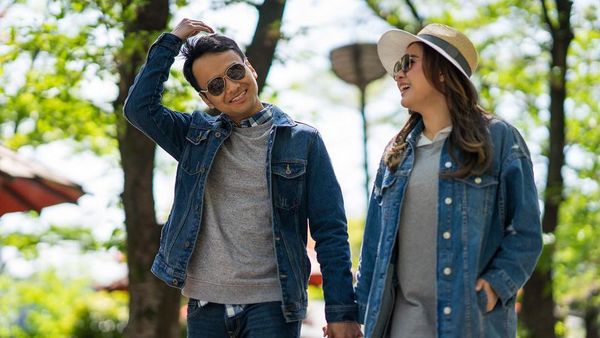 Jelang Nikah di Borobudur, Yuk Intip Kemesraan Vicky Shu dan Ade Imran