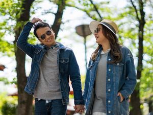 Jelang Nikah di Borobudur, Yuk Intip Kemesraan Vicky Shu dan Ade Imran