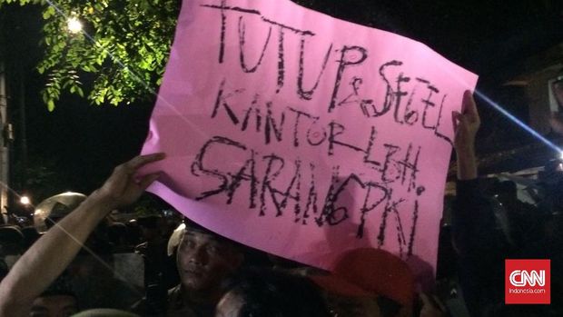 Kronologi Aksi Massa Antikomunis di Luar Gedung LBH Jakarta