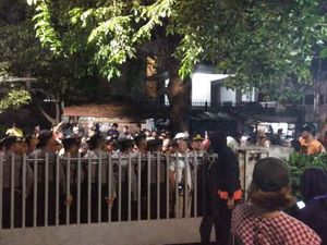 Aktivis LBH: Ada Lansia dan Perempuan di Gedung yang Dikepung