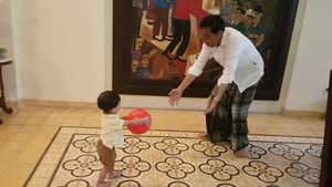 Aneka Gaya Jokowi Pakai Sarung, dari Momen Resmi sampai Santai