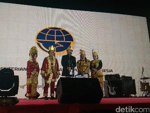 Menjadi Indonesia Lewat Darat, Laut, dan Udara