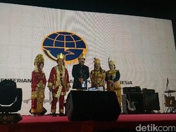 Menjadi Indonesia Lewat Darat, Laut, dan Udara