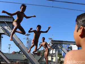 Cuaca Panas, Anak-anak Bermain Air Cuaca Panas, Anak-anak Bermain Air