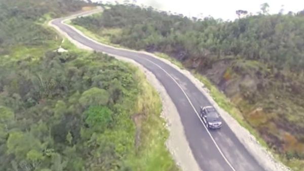 Bangun Jalan dan Jembatan, Jokowi Buka Isolasi di Papua