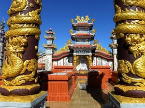 Kuburan-kuburan Mewah di Vietnam