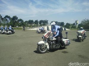 Mengenal Formasi Koreografi Pakai Moge ala Polwan