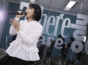 Terjatuh di Panggung, Radhini Selesaikan Penampilan di BNI Java Jazz Terjatuh di Panggung, Radhini Selesaikan Penampilan di BNI Java Jazz